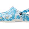 Crocs Classic Duke Print träskor ”Blue White” 210003-4OX