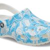 Crocs Classic Duke Print träskor ”Blue White” 210003-4OX