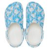 Crocs Classic Duke Print träskor ”Blue White” 210003-4OX