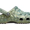 Crocs Classic iriserande geometrisk träsko ”Grön” 209841-001
