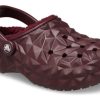 Crocs Fodrade geometriska träskor ”Dark Cherry” 210069-6WD
