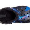 Crocs (GS) Baya-fodrade Galaxy-träskor ”Black Multi” 207654-0C4