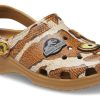 Crocs (GS) Jurassic World Classic träskor ”Brown White” 208860-202