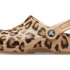Crocs klassisk tryckt träsko ”Leopard Gold” 205838-98R