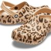 Crocs klassisk tryckt träsko ”Leopard Gold” 205838-98R