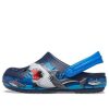 Crocs (PS) Roligt hajmönster utomhus platt klack sport djupblå sandaler 207070-410 Crocs (PS) Roligt hajmönster utomhus platt klack sport djupblå sandaler 207070-410