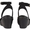 Crocs (WMNS) Kaffesandaler i metall ”Gold Black” 205800-98A