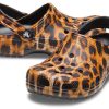 Crocs (WMNS) Klassiskt träskodjur Utskrift Beach Casual Sandaler Leopardtryck 206676-90L Crocs (WMNS) Klassiskt träskodjur Utskrift Beach Casual Sandaler Leopardtryck 206676-90L