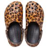 Crocs (WMNS) Klassiskt träskodjur Utskrift Beach Casual Sandaler Leopardtryck 206676-90L Crocs (WMNS) Klassiskt träskodjur Utskrift Beach Casual Sandaler Leopardtryck 206676-90L
