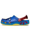 Crocs (WMNS) Snövit klassiska träskor ”Blue Yellow Red” 209483-769