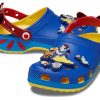 Crocs (WMNS) Snövit klassiska träskor ”Blue Yellow Red” 209483-769