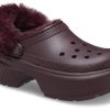Crocs (WMNS) Stomp-fodrade träskor ”Dark Cherry” 208546-6WD