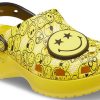 Crocs (WMNS) X Smiley Classic Clog Tjock sula Leende ansikte moln Sandaler Gul Svart 207233-90H Crocs (WMNS) X Smiley Classic Clog Tjock sula Leende ansikte moln Sandaler Gul Svart 207233-90H