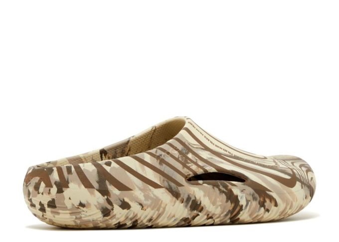 Palace x Mellow Slide ”Bone” Palace x Mellow Slide ”Bone”